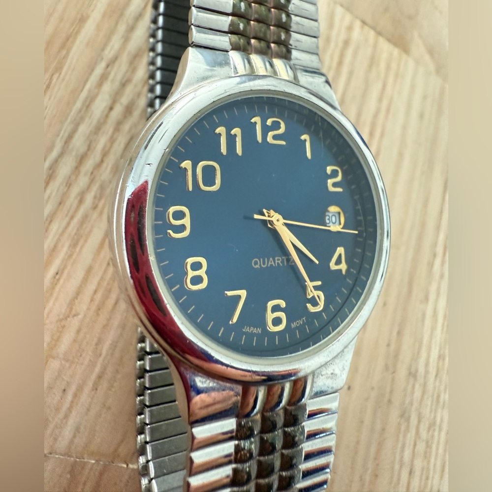 Unbranded mens blue dial two tone classic watch NEW BATTERY